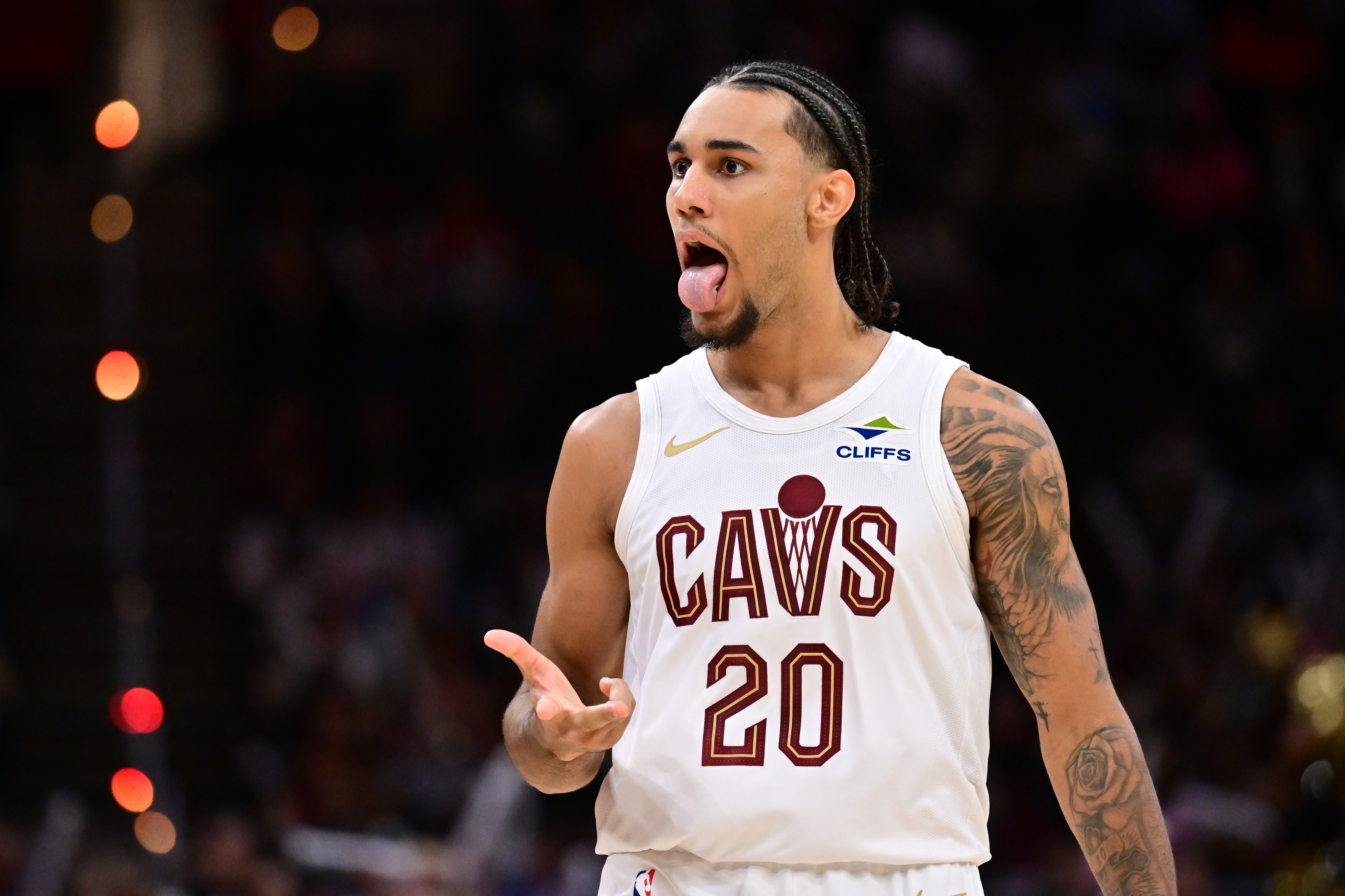 乐竞体育app官网-生涯新高！泰森冲筐上篮再中 个人已经砍下33分